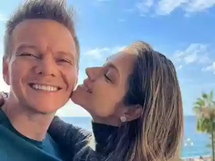 Michel Teló e Thais Fersoza comemoram 7 anos de casamento em Paris: ''É o amor da minha vida''