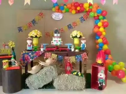 Procurando Decoração Festa Junina incríveis e baratas? Veja tudo aqui!