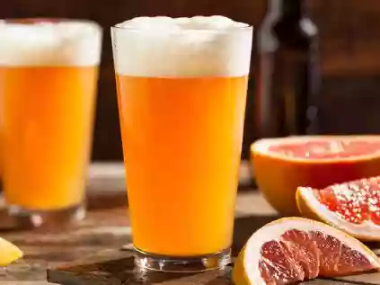 Cerveja Witbier: saiba por que é uma bebida ideal para o Brasil