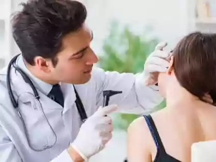 Médico otorrinolaringologista cuida de que? 