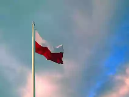 Bandeira da Polônia: conheça a história e significado