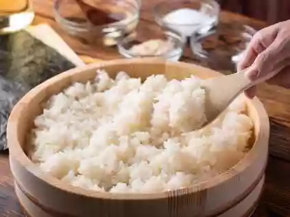 Aprenda como fazer arroz para sushi