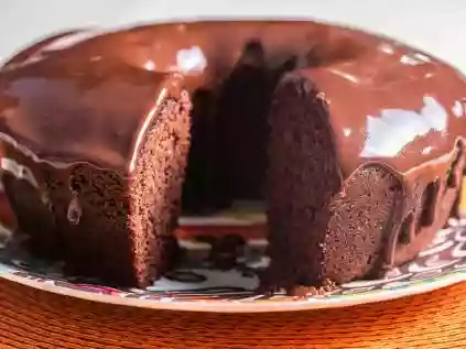 3 receitas de caldas para bolos de chocolate