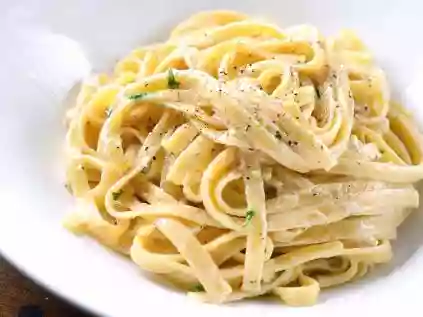 4 receitas de molhos alfredo que trazem mais sabor aos seus pratos