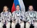 Equipe russa chega à Estação Espacial Internacional para rodar primeiro filme em órbita