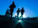 Maratonas e Corridas Noturnas: Por Que Correr à Noite Pode Ser Uma Experiência Inesquecível?